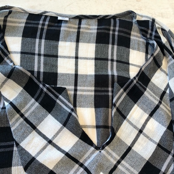 Black and White Plaid Blouse Medium EUC - Picture 3 of 5